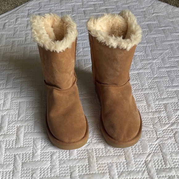 UGG Tan Boots with Cream Fur Trim - Picture 1 of 6